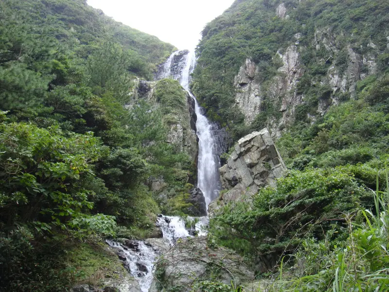 甑島のマチュピチュ 内川内の滝 トレッキングツアーの様子